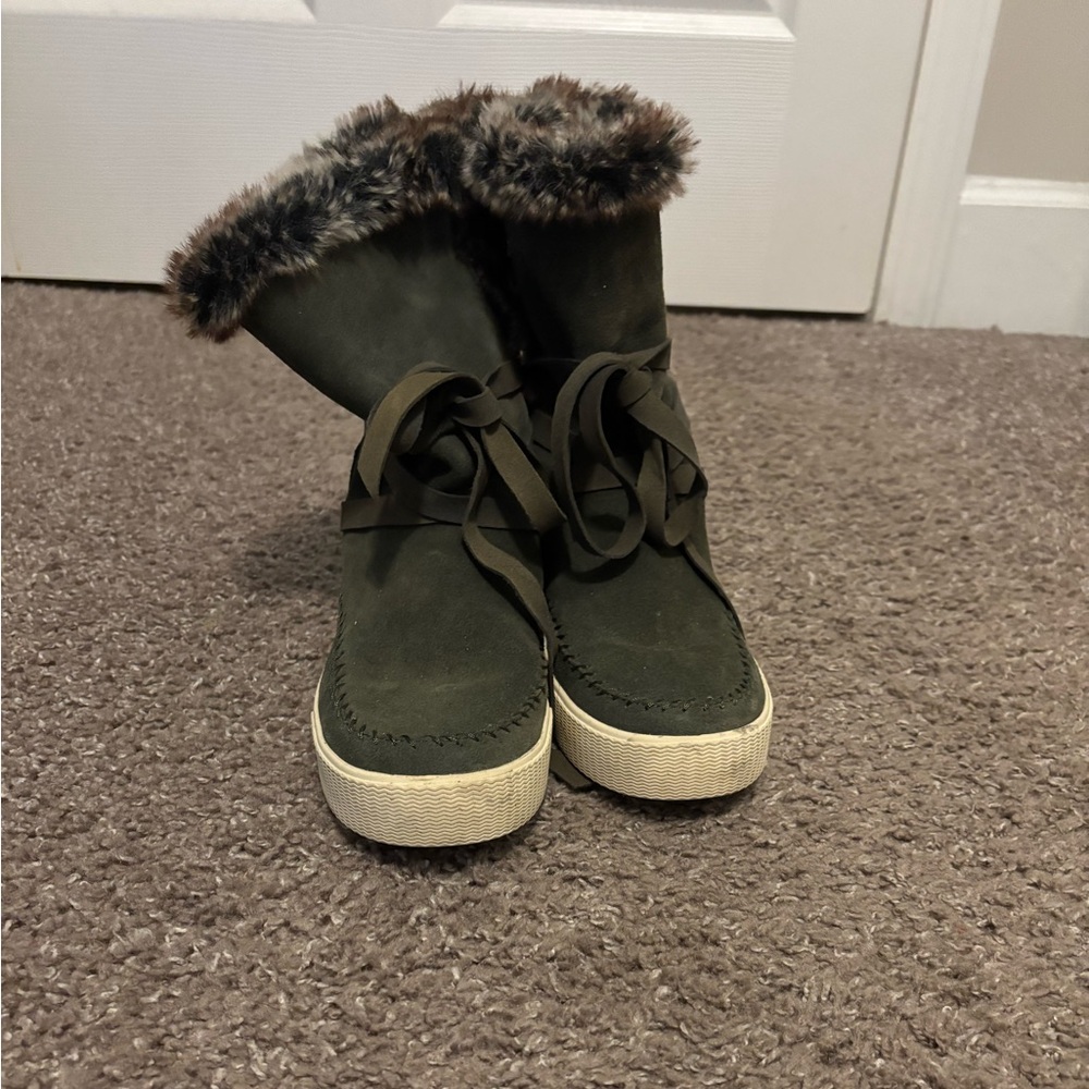 Tom’s Green fur lined boots